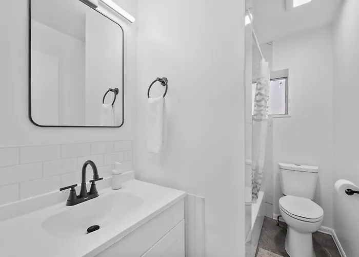 Bloomfield, Shadyside !c Modern And Cozy Private Bedroom With Shared Bathroom *