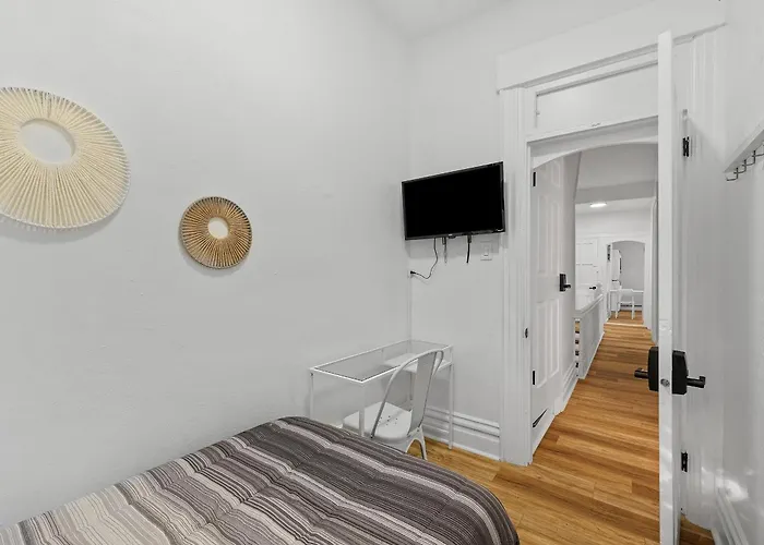 Bloomfield, Shadyside !c Modern And Cozy Private Bedroom With Shared Bathroom
