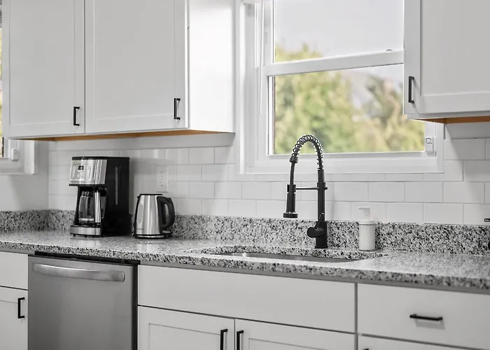 Homestay Bloomfield, Shadyside !c Modern And Cozy Private Bedroom With Shared Bathroom *